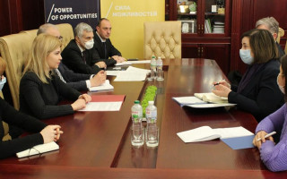 Новоназначенная глава представительства НАТО начала работу в Украине