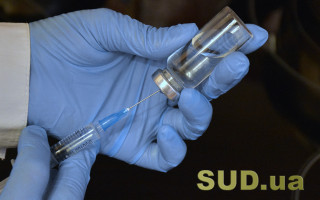 Известный врач объяснил, почему вакцину колют в левую руку