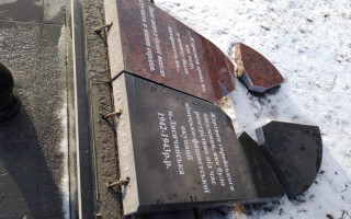 Под Луганском разрушили памятник жертвам Холокоста: фото