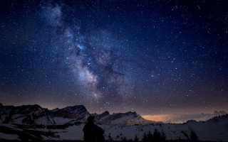 Колыбель для звезд: астрономы нашли черную дыру, где рождаются светила, видео