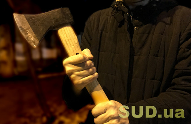 В Днепре «любитель искусства» охотился за картиной с топором в руках