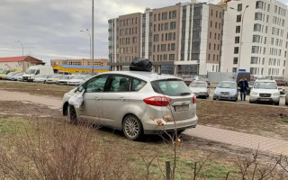 Оставили «подарки»: в Киеве наказали очередного «героя парковки», фото