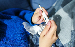 Врач дал советы, что делать при первых признаках «Омикрона»