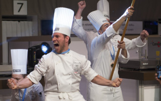 В школе Киева повара подрались с уборщицей из-за котлет