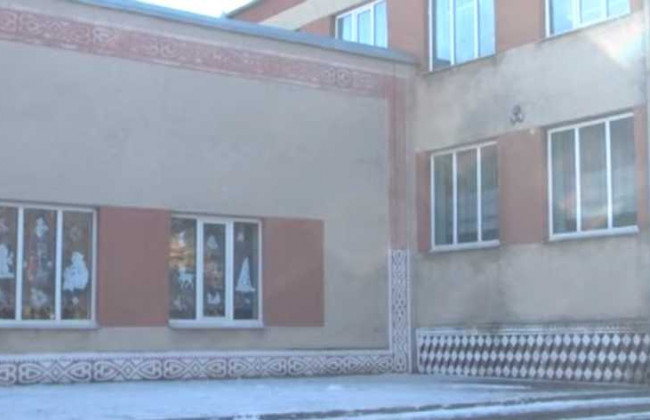 В Винницкой области директор ударил ученика по голове, потому что тот перешептывался во время урока