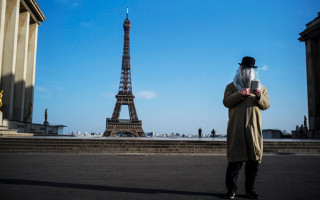 Франция планирует ослабить карантинные ограничения, несмотря на рекордное количество заражений