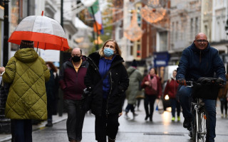 Без COVID-пропусков, но в масках: Ирландия отменяет большую часть ограничений