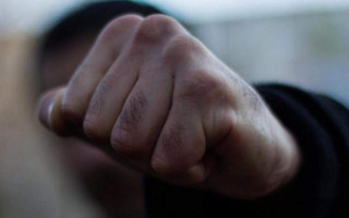 В Харькове водитель маршрутки подрался с пассажиром из-за зажатого дверью пакета