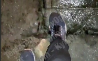 В Киеве на мосту Метро проваливается кусок плиты