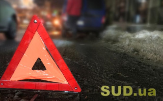 Снес светофор: в Киеве «дрифтер» устроил серьезное ДТП, видео