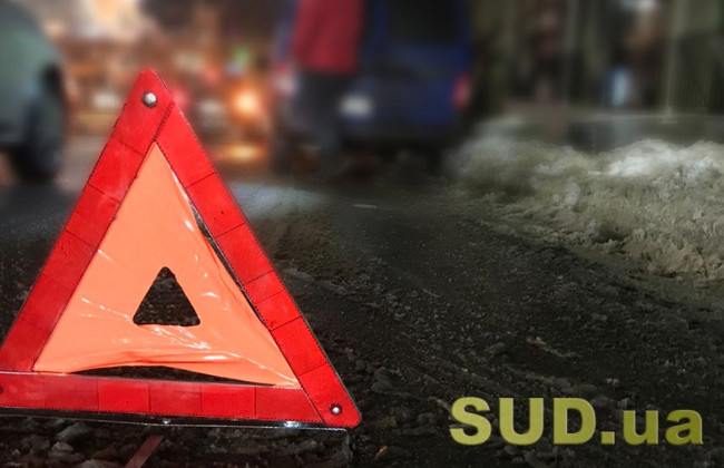 Снес светофор: в Киеве «дрифтер» устроил серьезное ДТП, видео