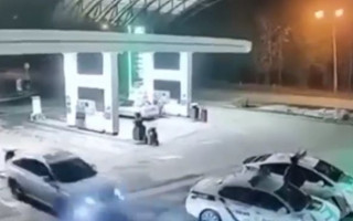 В полиции сообщили о судьбе водителя внедорожника, который врезался в бензоколонку: видео
