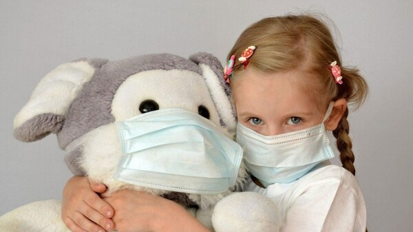 Пандемия COVID-19: в каких случаях дети должны носить маски