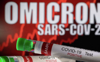 Назвали четыре необычных симптома штамма «Омикрон»