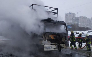 В Киеве вспыхнул грузовик: подробности и фото