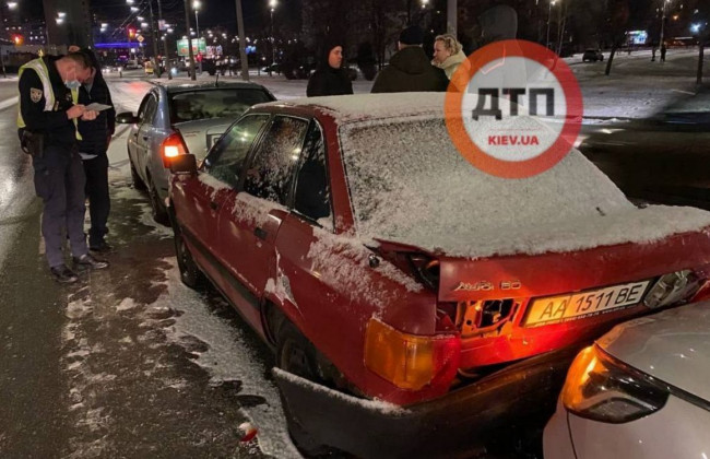 В Киеве произошло масштабное ДТП: появились фото