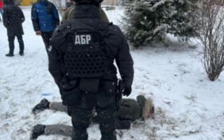 На Прикарпатті поліцейський вимагав 5 000 доларів у іноземця