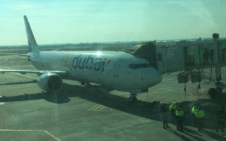 На рейсе Дубаи-Киев пассажир напал на стюардессу: детали