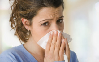 Назван самый распространенный симптом штамма «Омикрон»