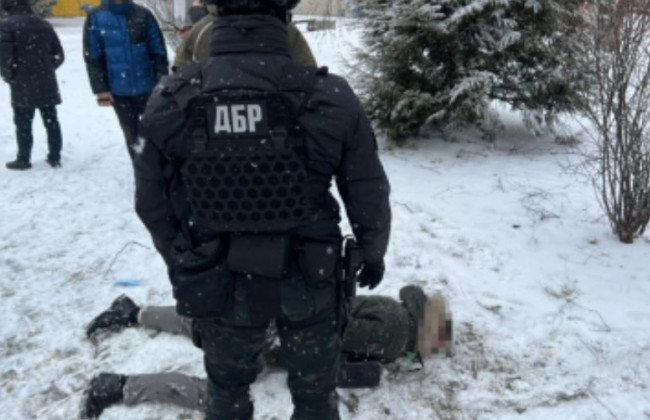 На Прикарпатті поліцейський вимагав 5 000 доларів у іноземця