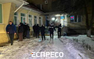 В Киеве на входе в больницу застрелился мужчина