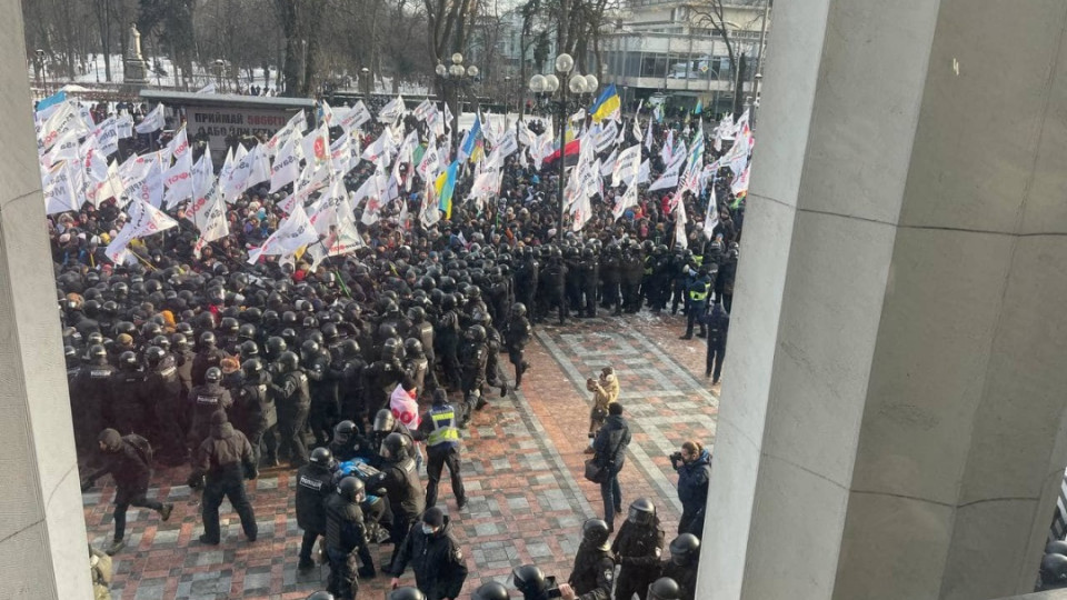 ФОПы пытаются штурмовать здание Верховной Рады в Киеве