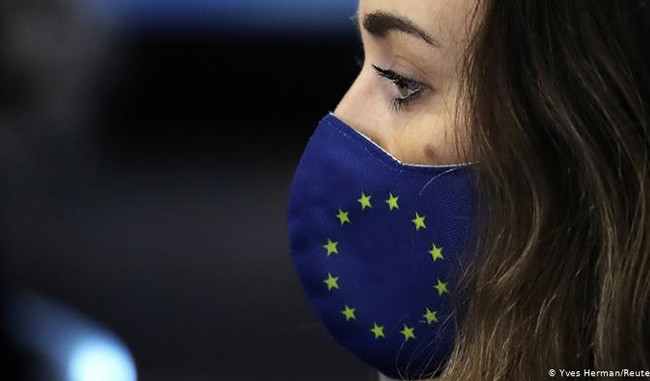 В Латвии запретили носить тканевые маски: детали