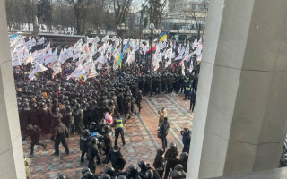 ФОПы пытаются штурмовать здание Верховной Рады в Киеве