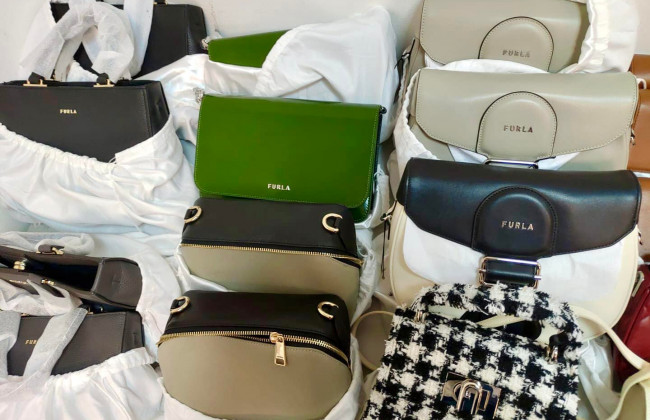 Правоохоронці затримали чоловіка, який намагався незаконно провезти через «Бориспіль» брендові аксесуари