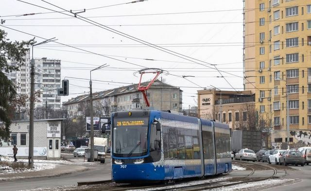 На столичній Дарниці випробовують комфортабельні трамваї