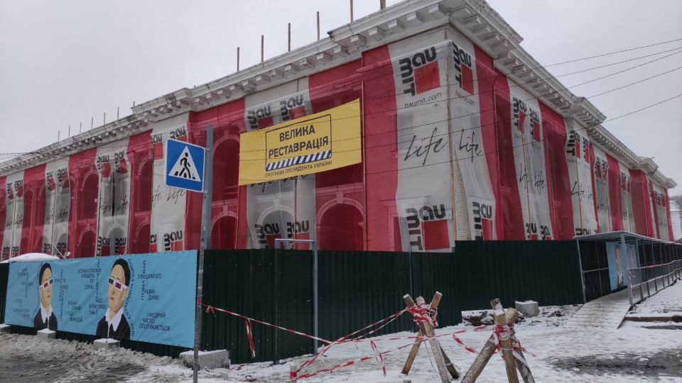 Міністр Ткаченко показав, як іде відновлення Гостиного двору в Києві, фото