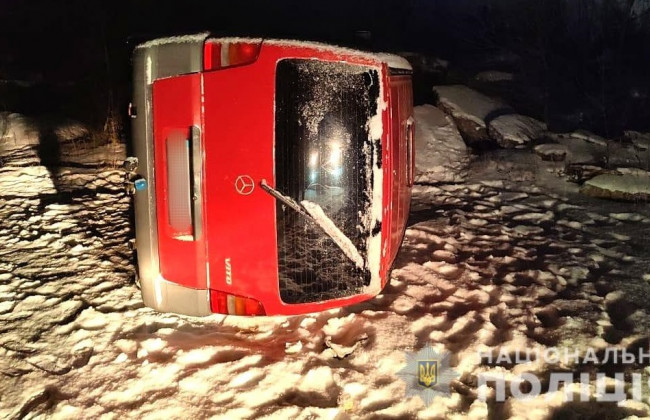 Решили полюбоваться видами: под Киевом перевернулся Mercedes одного из работников аэропорта «Борисполь»