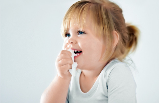 Врач назвал отличительную черту «Омикрона» у детей