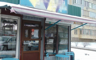 В Киеве бариста табуреткой дал отпор вооруженному налетчику