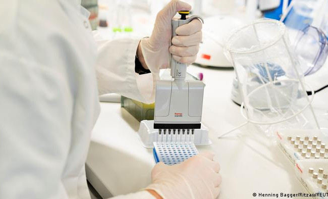 Возможно более заразный: в Дании обнаружили новую разновидность коронавируса «Омикрон»