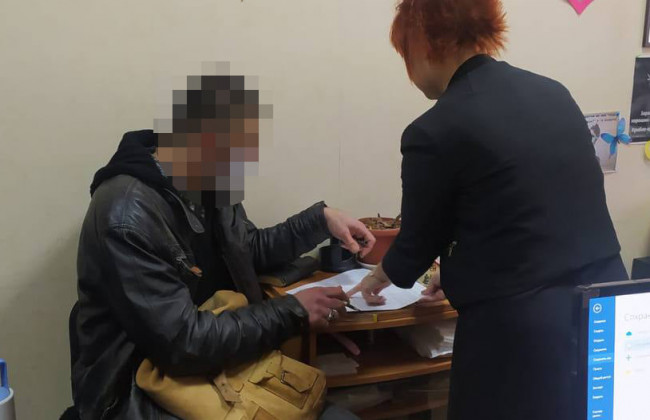 Підозрюють у розбещенні доньки співмешканки: у Києві іноземцю повідомили про підозру