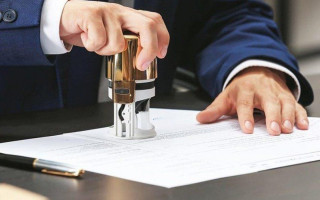 Приватного нотаріуса на Херсонщині підозрюють у зловживанні повноваженнями