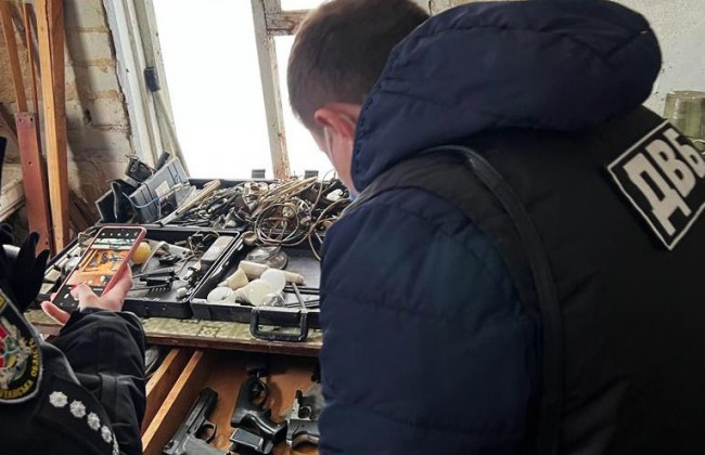 Задержан 60-летний житель Луганской области, который торговал оружием