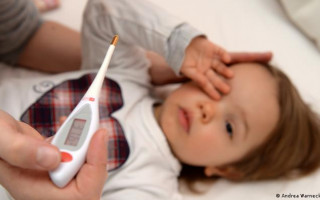 Много пить и хорошо кушать: врачи рассказали, как лечить коронавирус дома