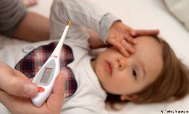 Много пить и хорошо кушать: врачи рассказали, как лечить коронавирус дома