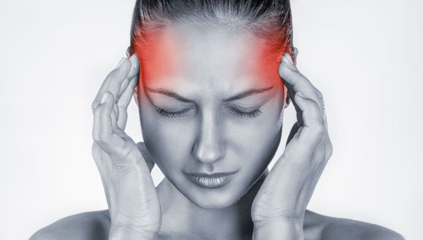Болит горло и голова: врач назвал первые симптомы штамма «Омикрон»