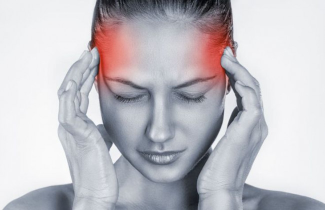 Болит горло и голова: врач назвал первые симптомы штамма «Омикрон»