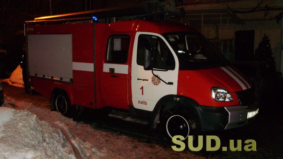 Пожежа у бориспільській багатоповерхівці: рятувальники витягли чоловіка із задимленої квартири
