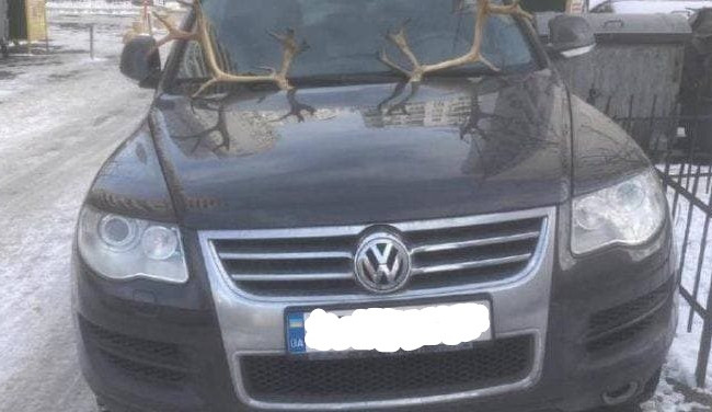 В Киеве героя парковки посвятили в «олени»