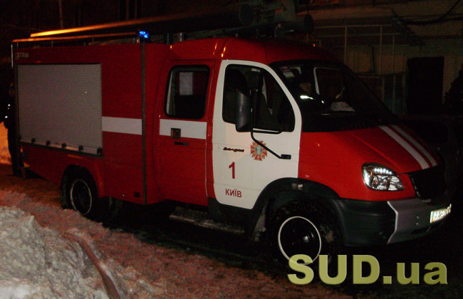 Пожежа у бориспільській багатоповерхівці: рятувальники витягли чоловіка із задимленої квартири