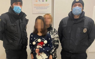 В Киеве мужчина издевался над матерью и ребенком