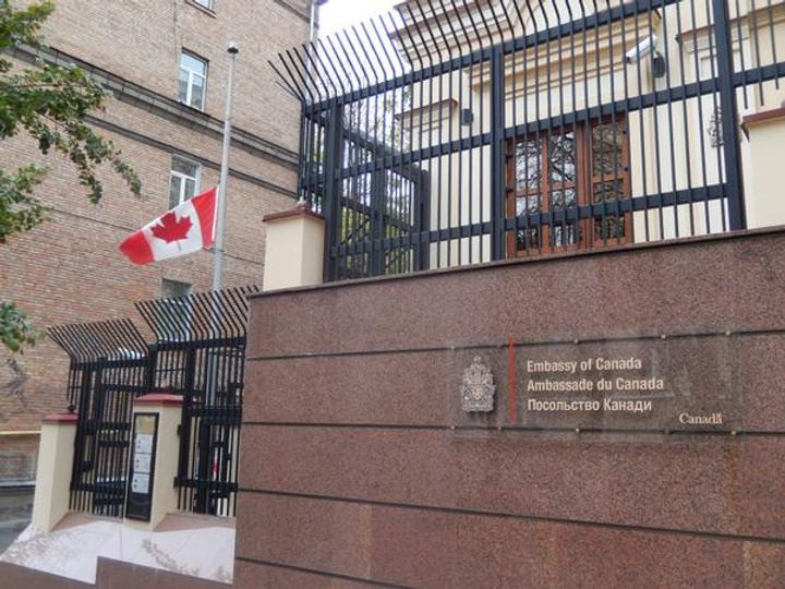 Канада решила отозвать второстепенных сотрудников посольства в Украине