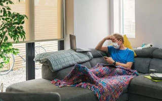 Штамм «Омикрон» начал «размножаться»: чем опасен его «родственник» и какие у него симптомы