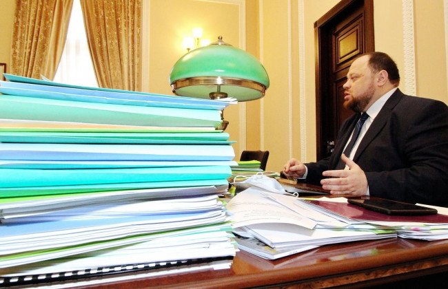 Напереводили: идея Стефанчука с переводом законов на английский закончилась тем, что кодексы в английской версии содержат грубые ошибки, а некоторые – опубликованы наполовину на украинском