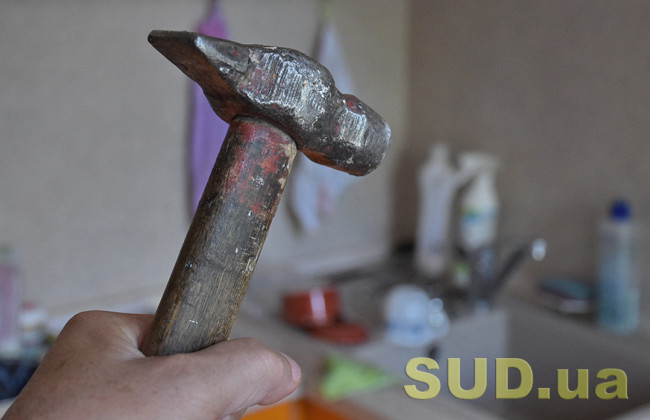 В Киеве мужчина напал на полицейских, вооружившись молотком